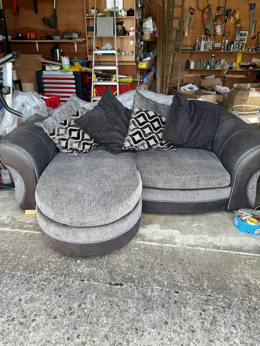 Couch - Image 3