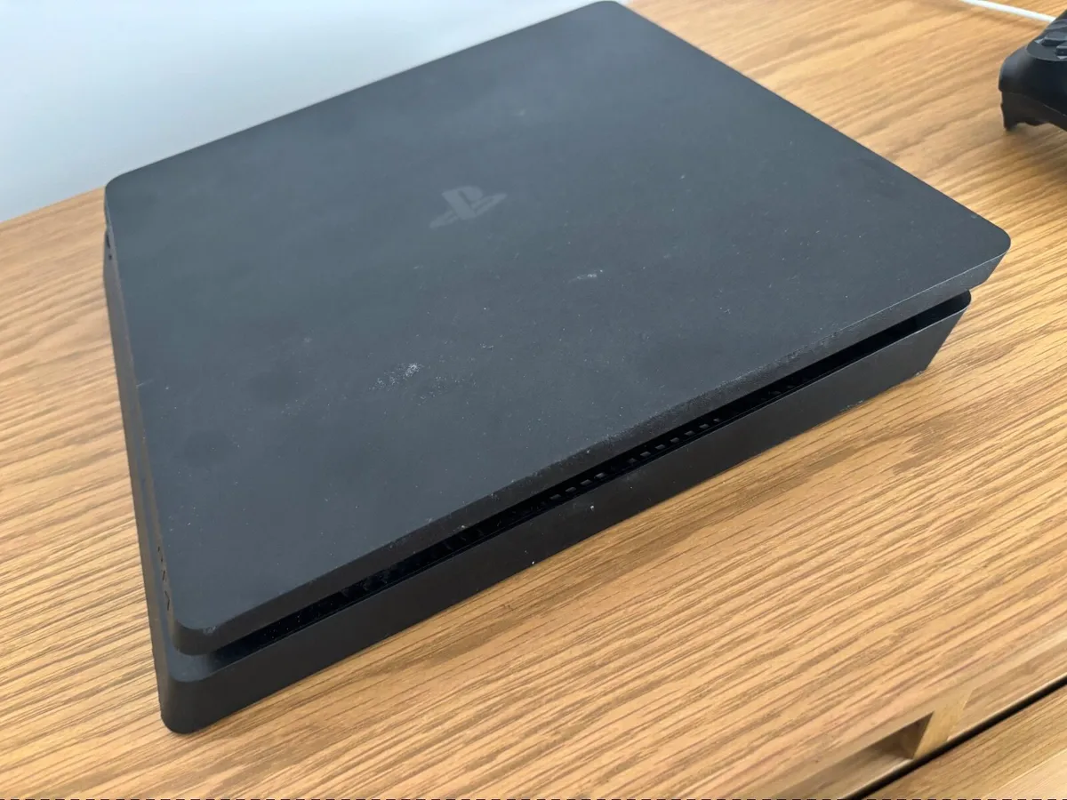 Playstation 4 Slim 500GB Black - Image 1