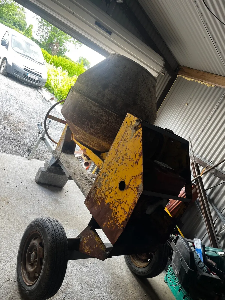 Deisel cement mixer and floats and rollers - Image 2