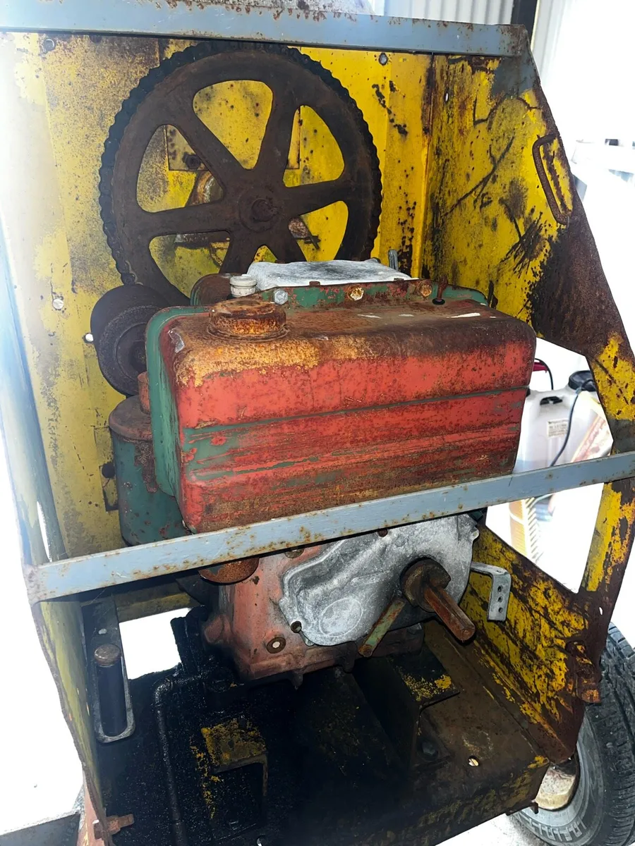 Deisel cement mixer and floats and rollers - Image 3