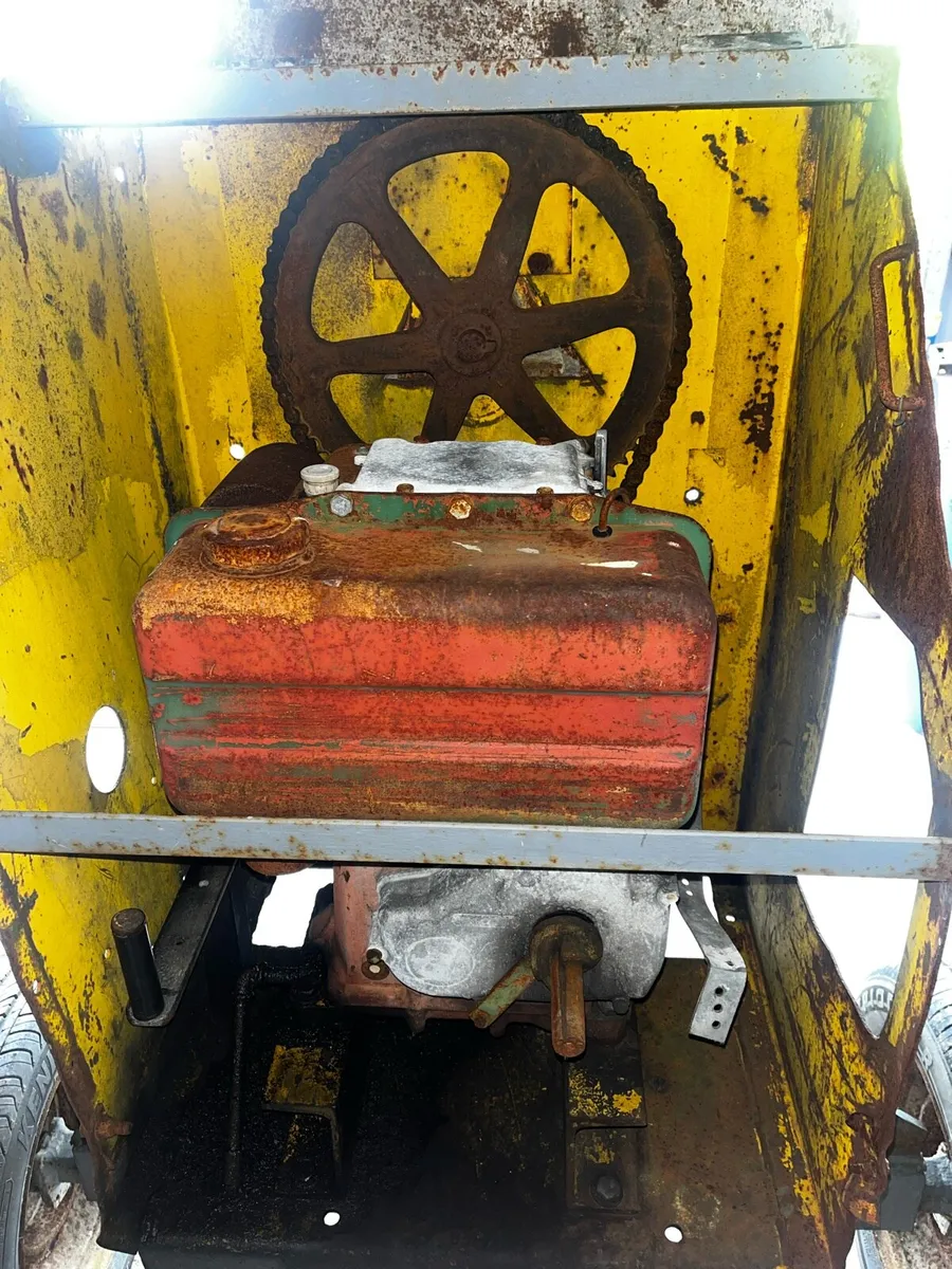 Deisel cement mixer and floats and rollers - Image 4