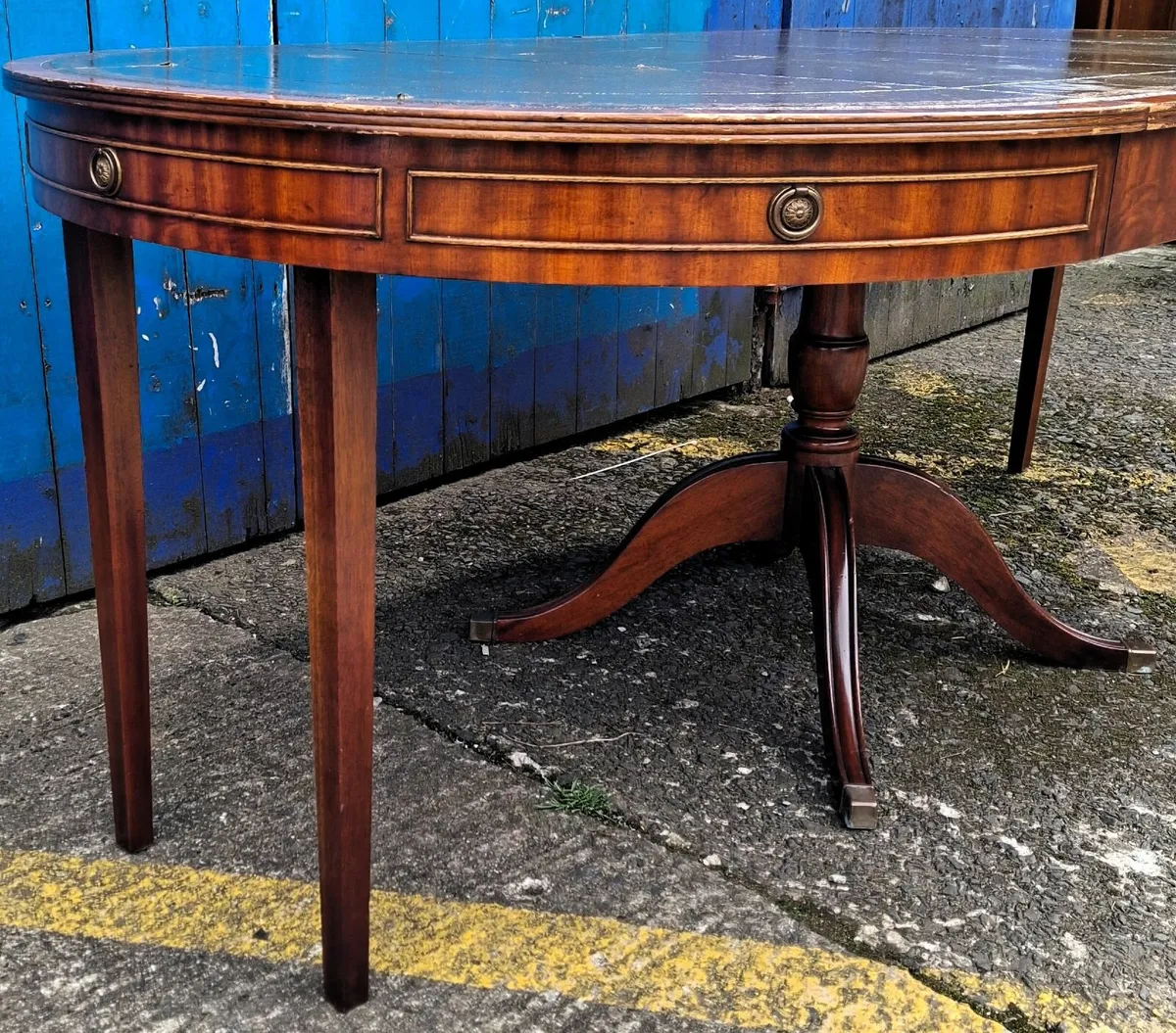 Extendable Drum Dining Table - Image 4