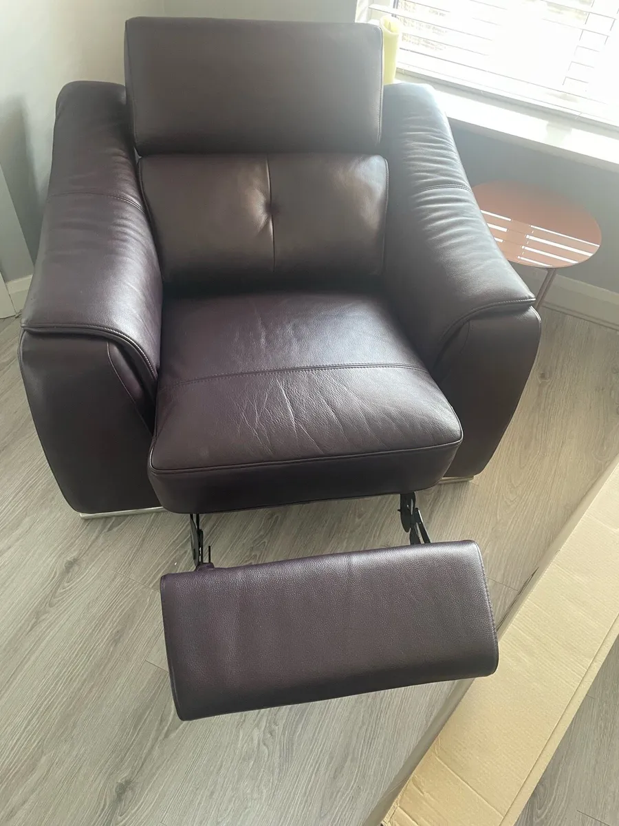 Recliner chair with USB port - Image 4