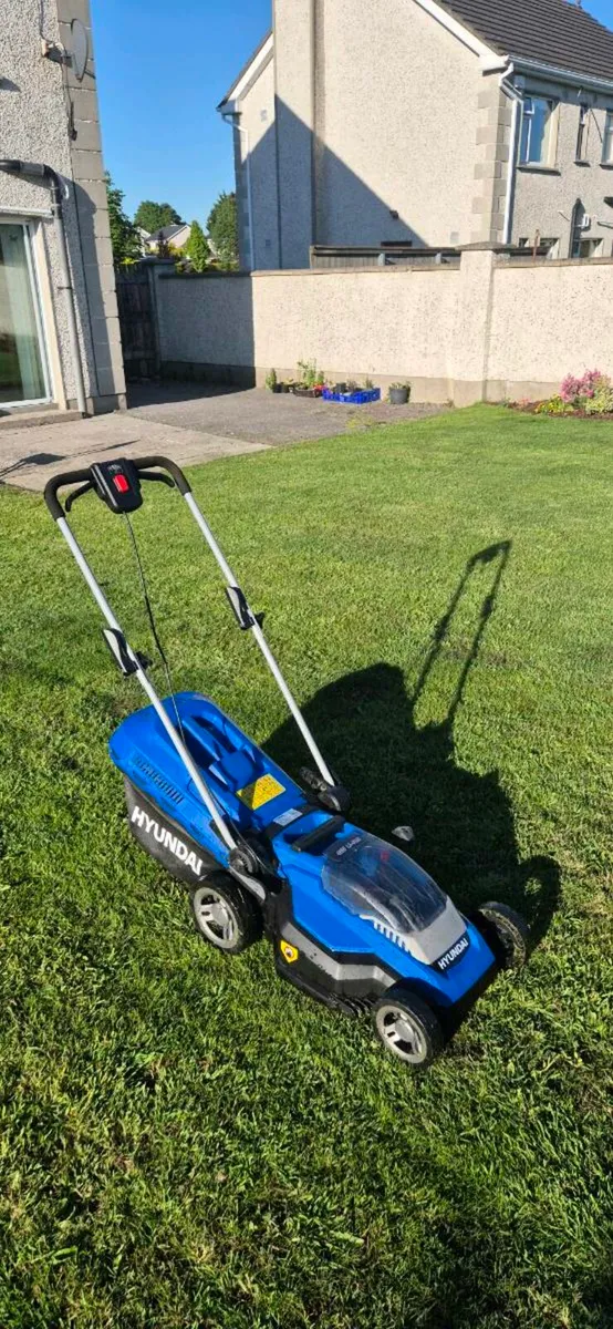 Hyundai cordless electric lawnmower - Image 4
