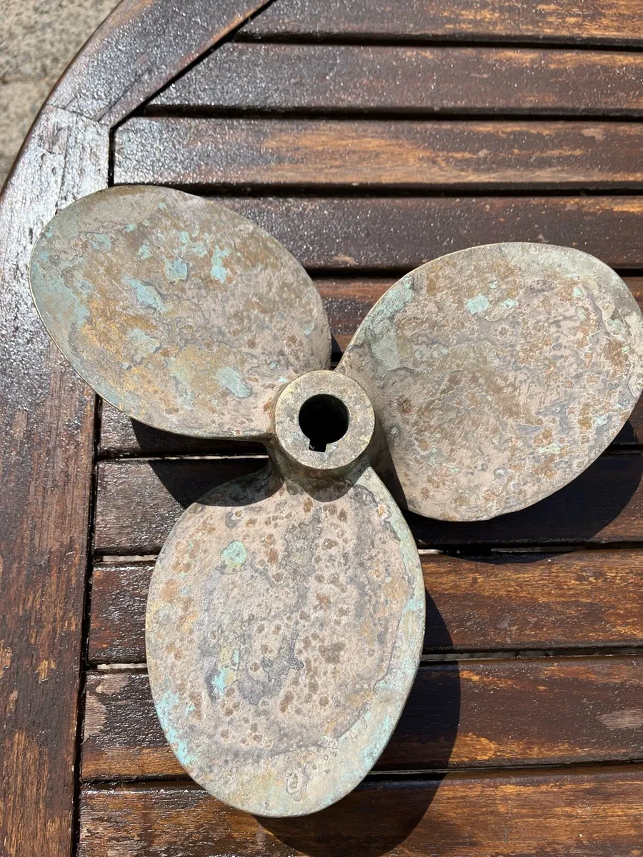 3 blade bronze propeller - Image 2