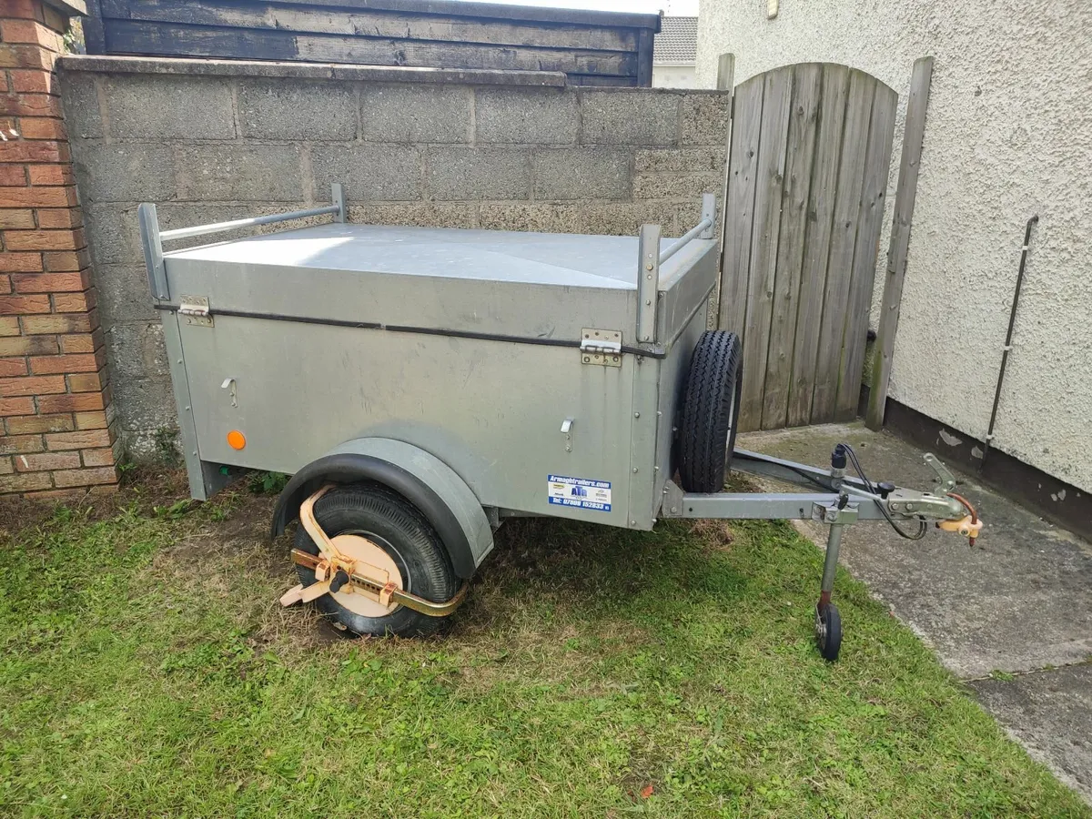 Trailer - Image 1