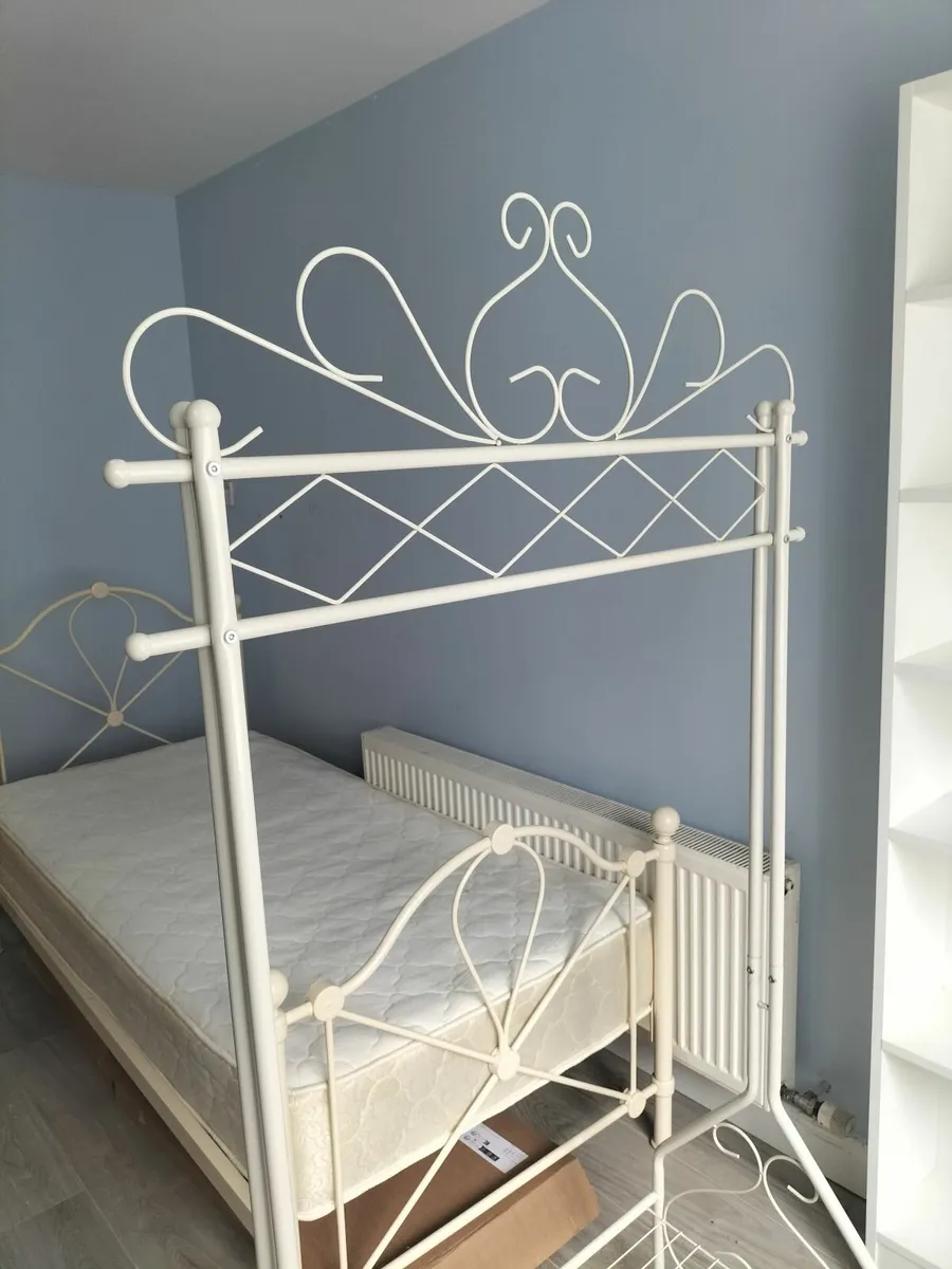Single bed frame and wardrobe - Image 1