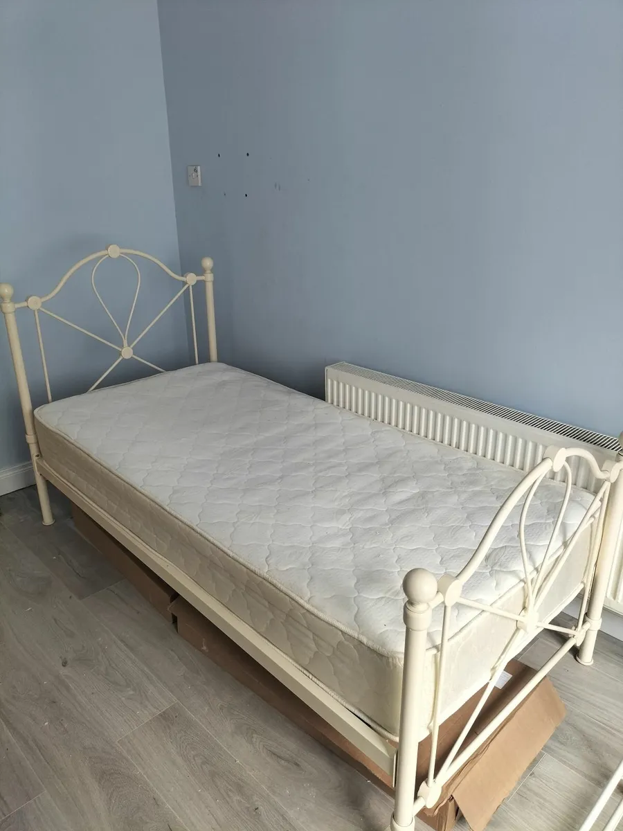 Single bed frame and wardrobe - Image 2