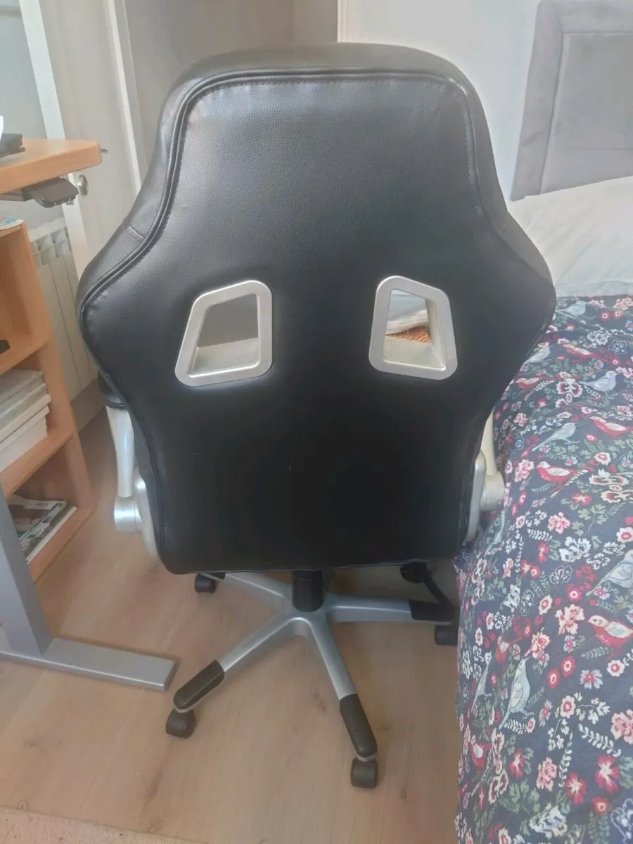 Used gaming chair - Image 1