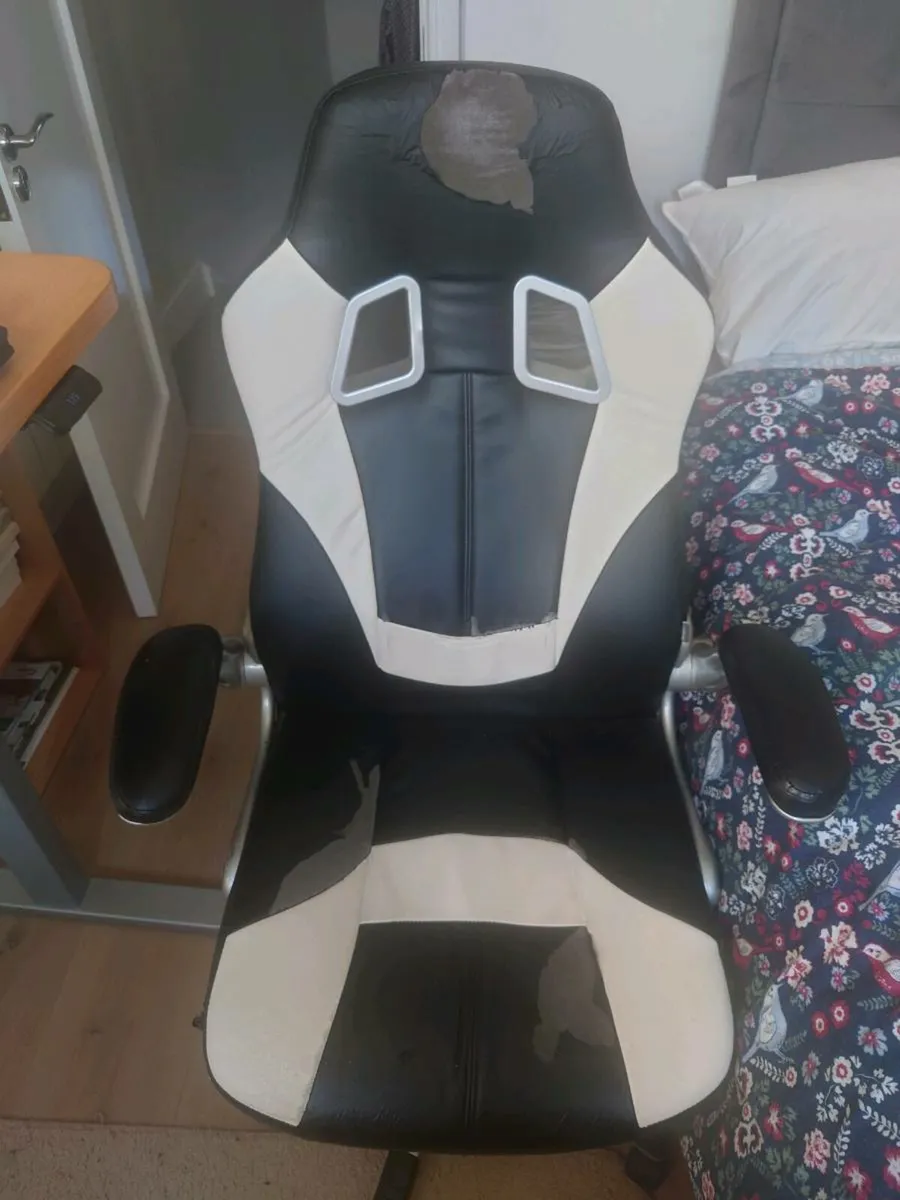Used gaming chair - Image 2
