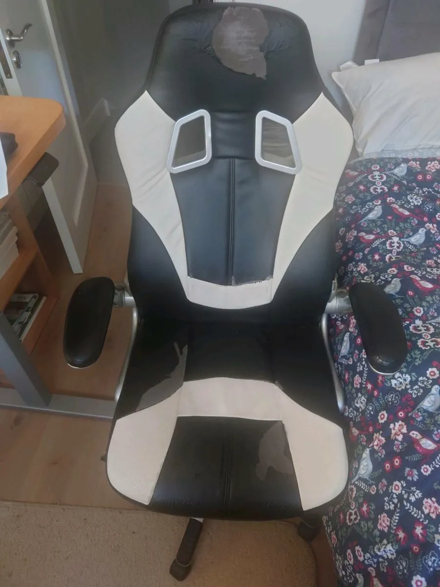 Used gaming chair - Image 3