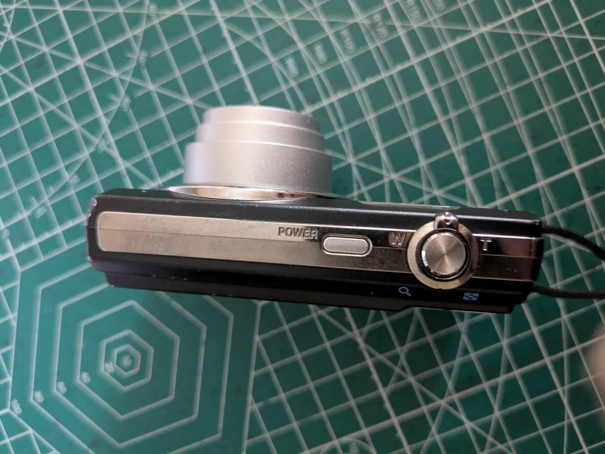 Olympus FE-370 8MP CCD digital compact camera - Image 2