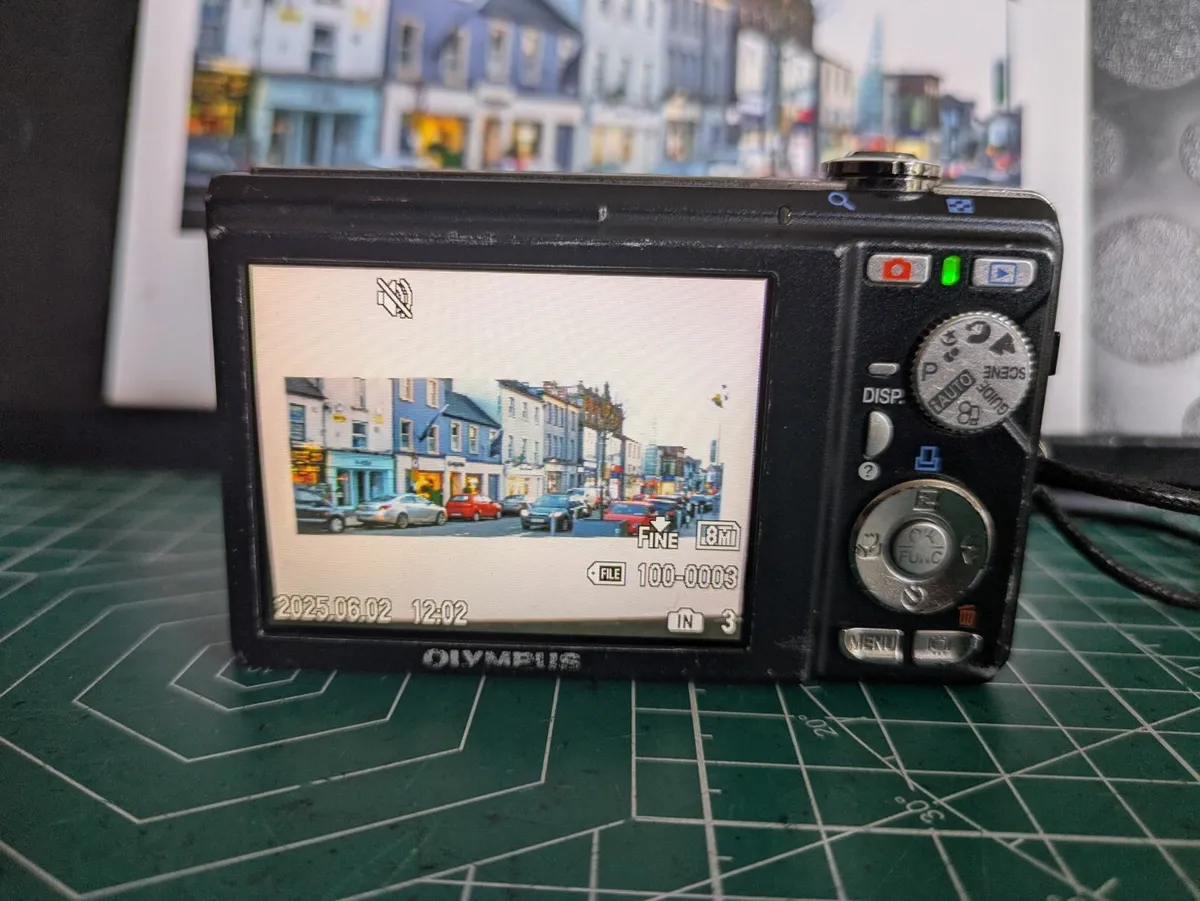 Olympus FE-370 8MP CCD digital compact camera - Image 3