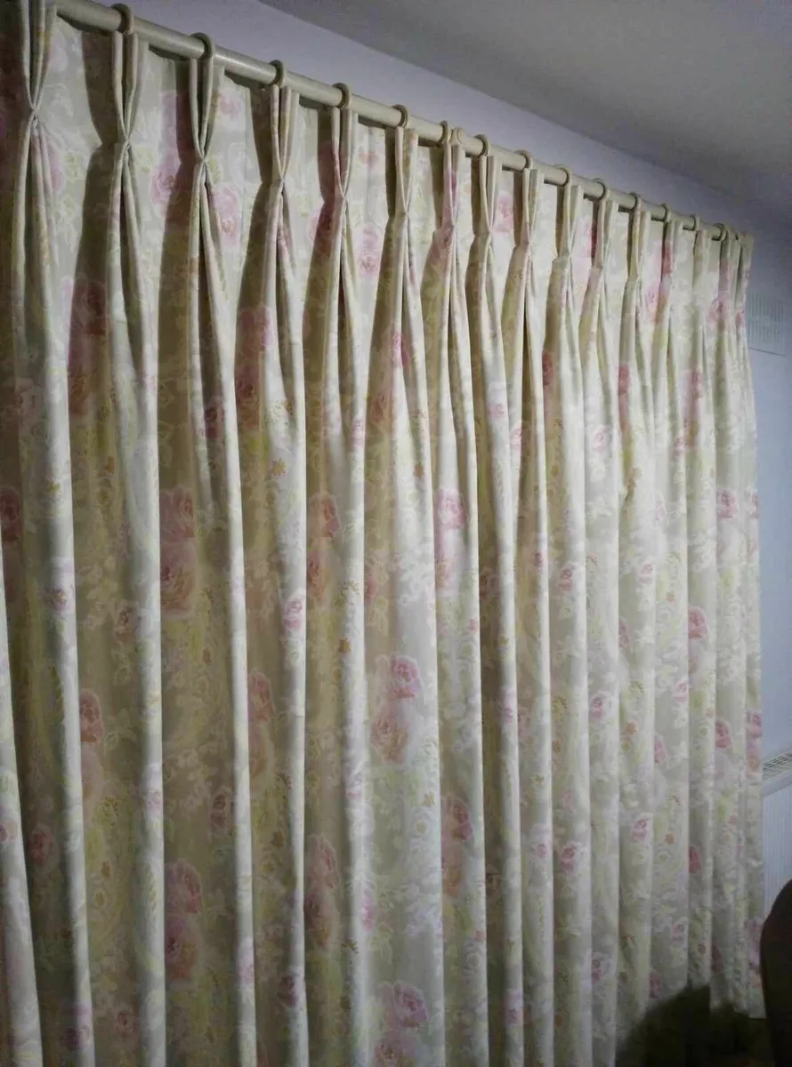 Roman blinds and curtains maker - Image 4