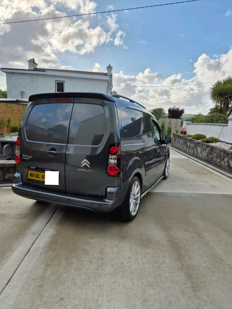 Van - Image 2