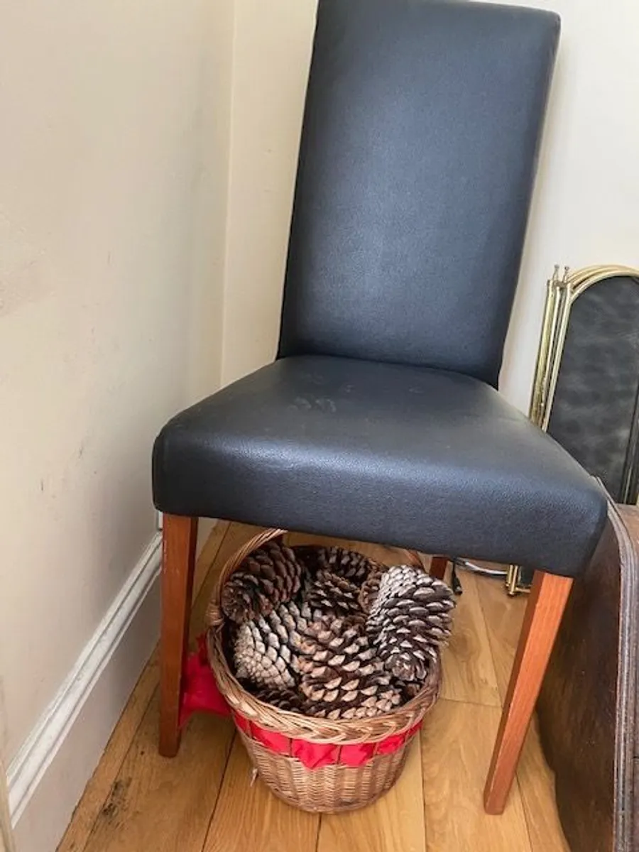 Chairs x 6 -60euro - Image 1