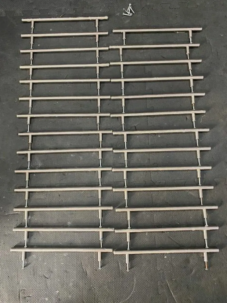 FOR SALE – 27 x Chrome Cabinet Handles (with Screw - Image 3
