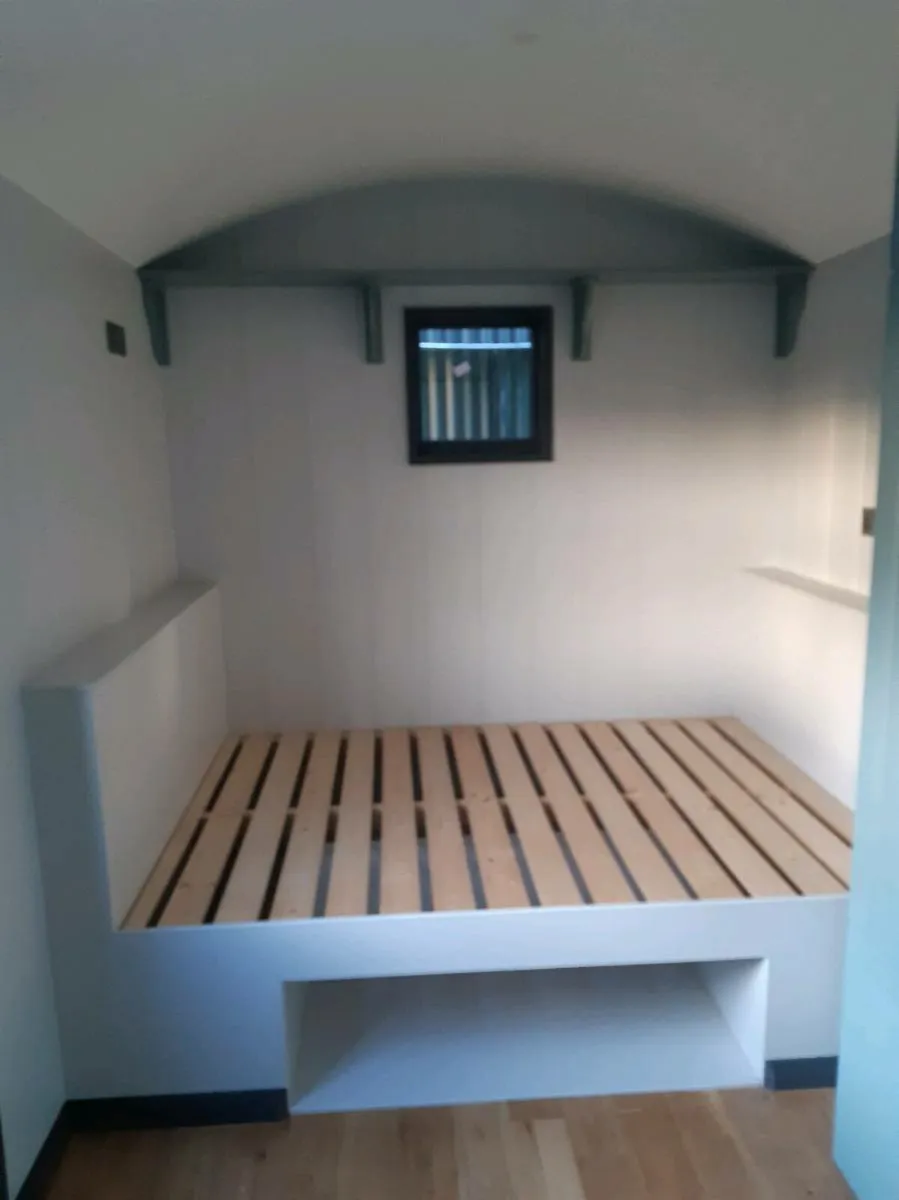 SHEPHERD HUT EX DISPLAY PRICE REDUCED - Image 4