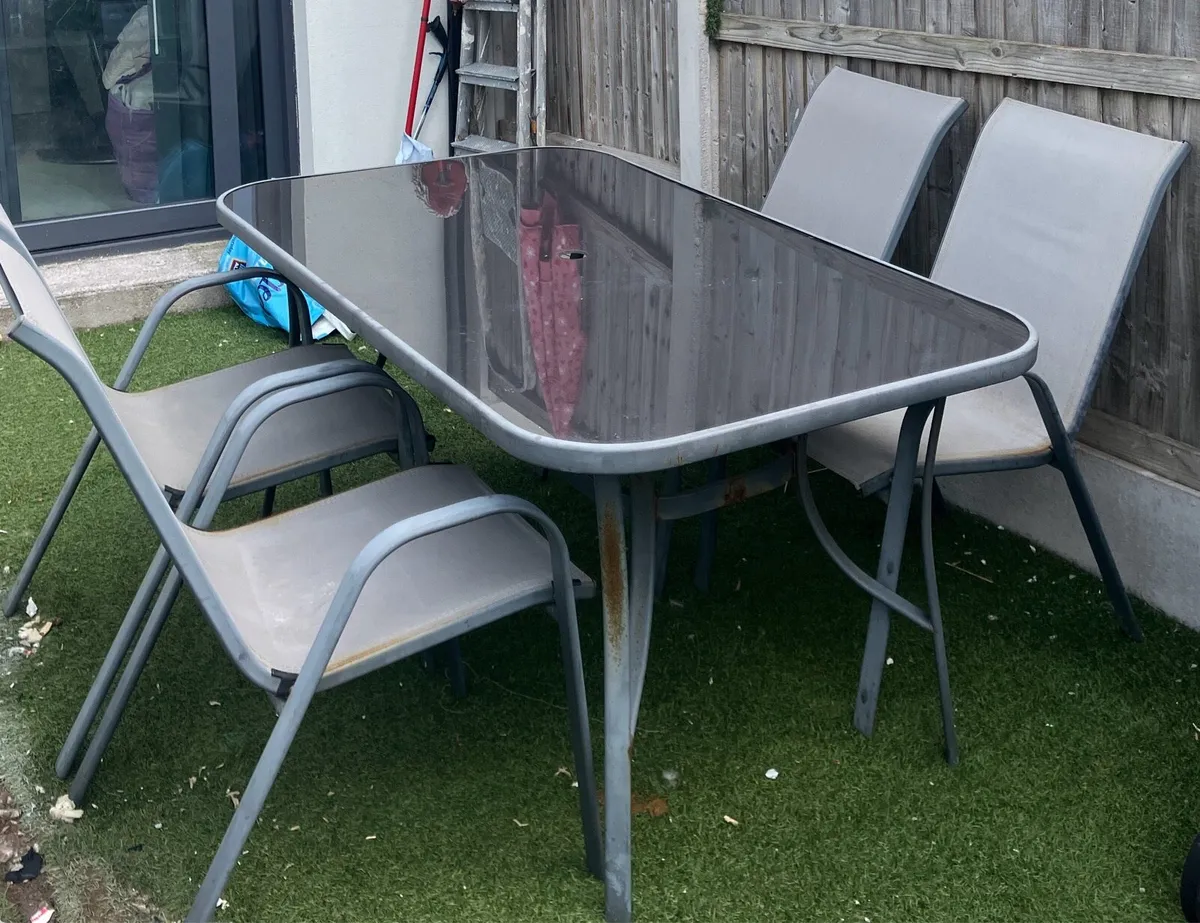 Table chairs - Image 1