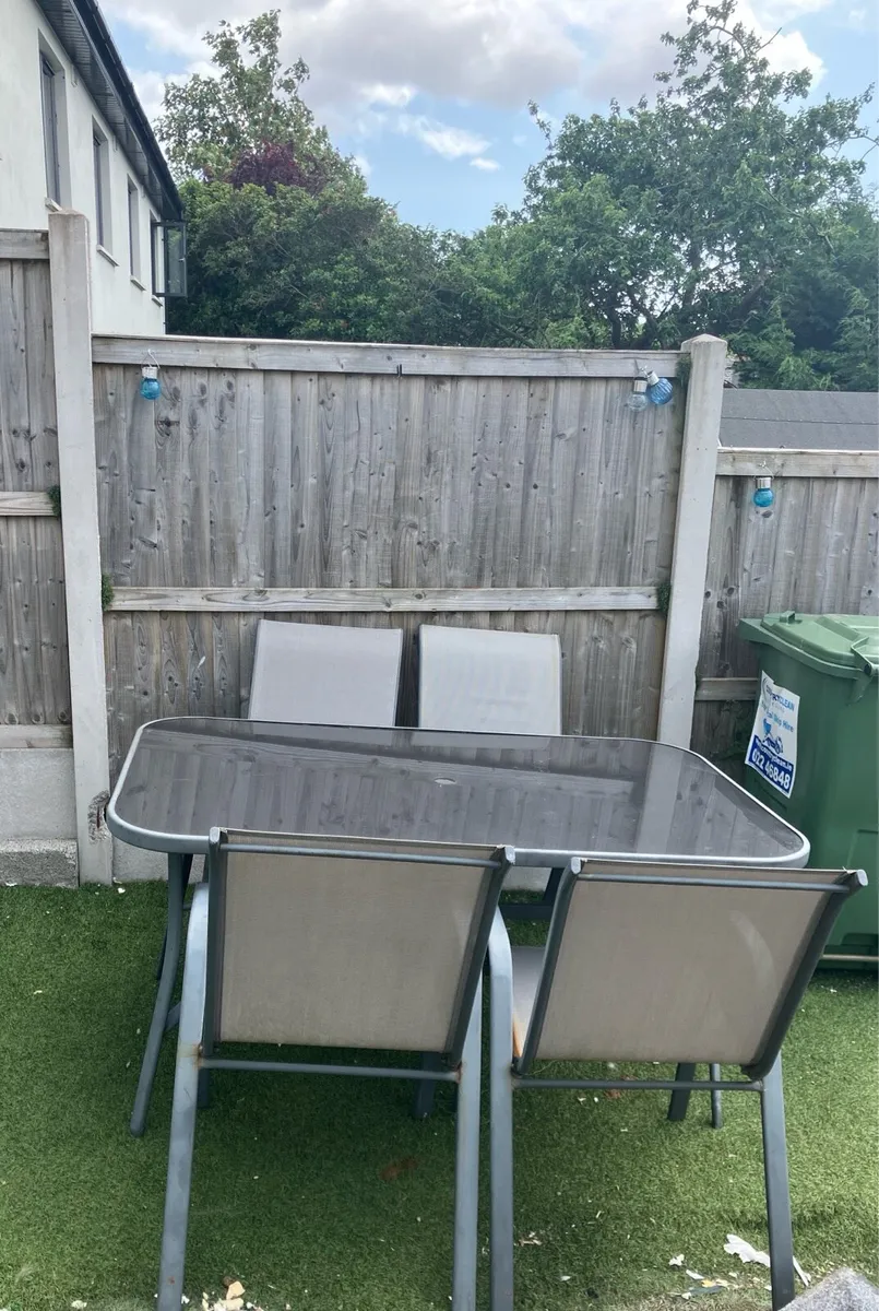 Table chairs - Image 2