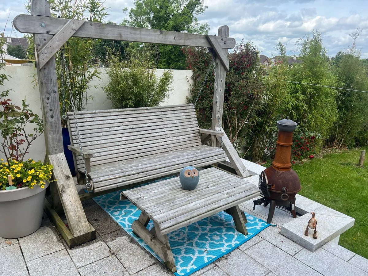 Wooden 3 seater swing - Image 1