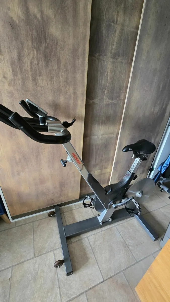 Spin bike - Image 1