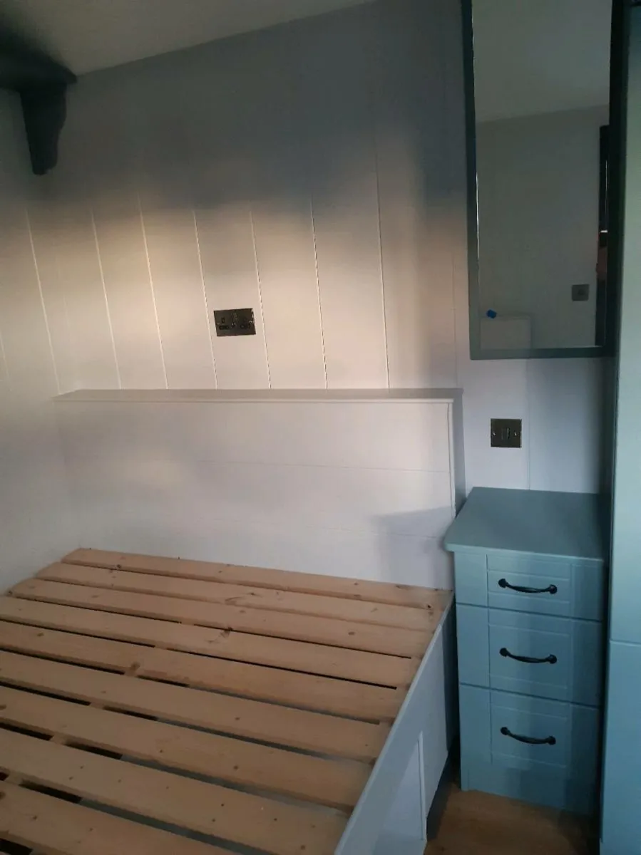 A EX DISPLAY SHEPHERD HUT PRICE REDUCED - Image 3