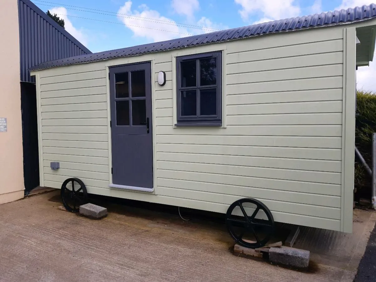 A EX DISPLAY SHEPHERD HUT PRICE REDUCED - Image 1