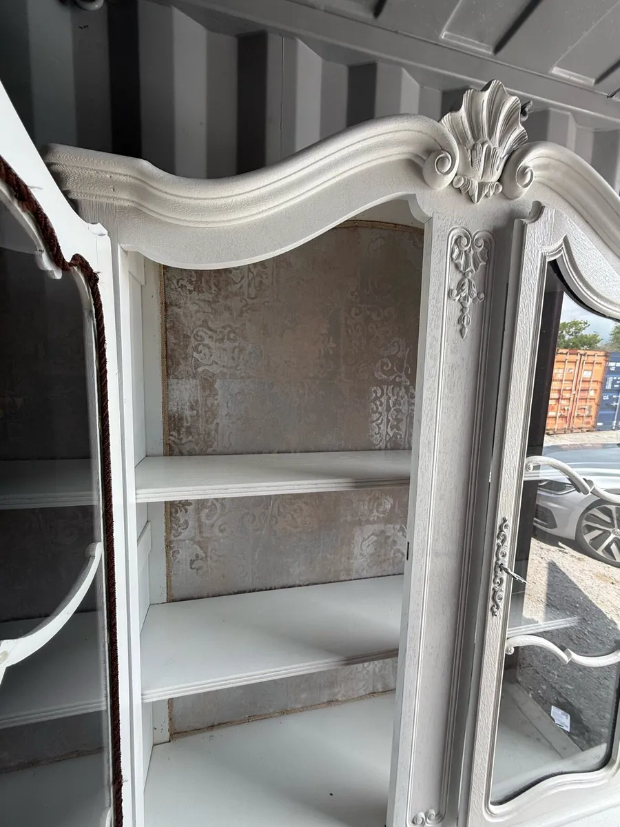 Cabinet - Image 1