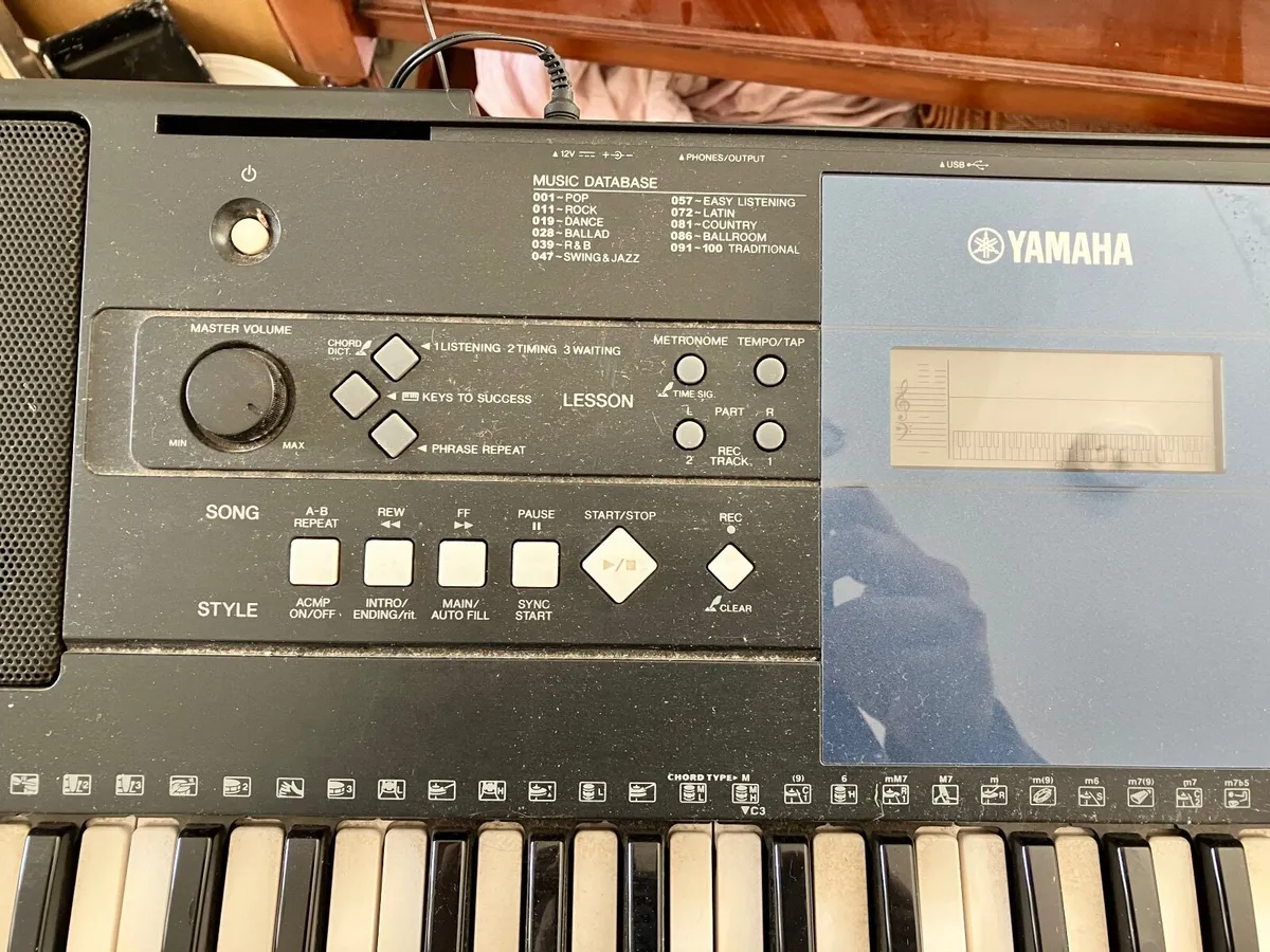 Yamaha Keyboard  psr-e333 - Image 3