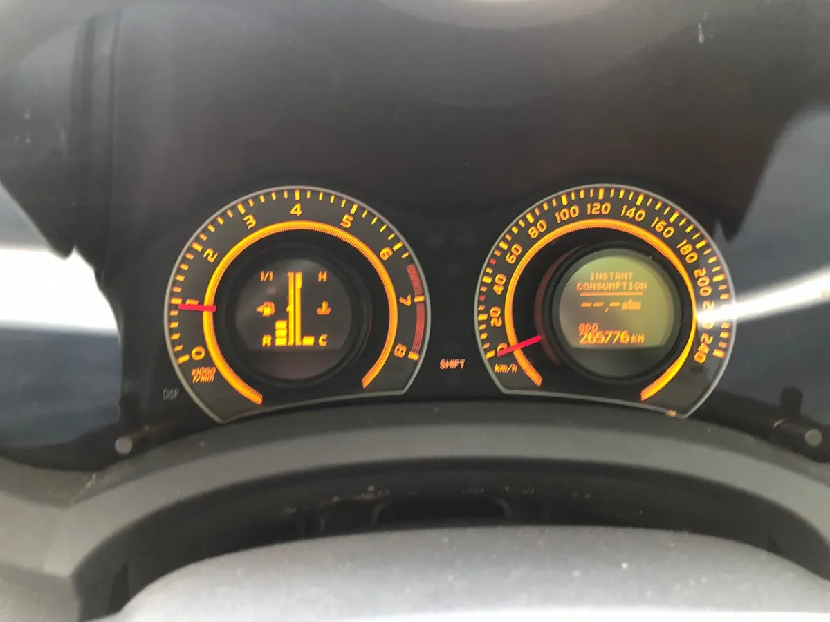 Toyota Auris 2007 - Image 2
