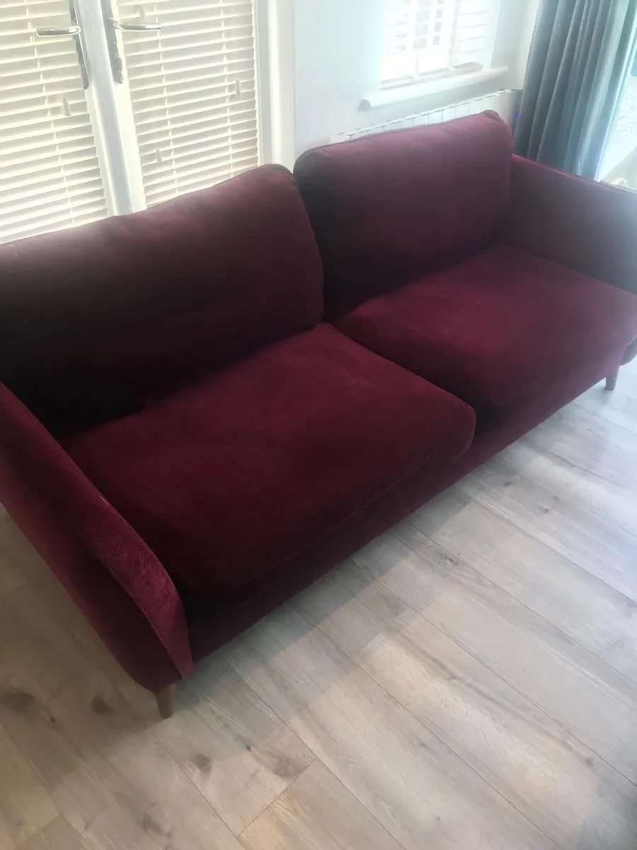 Stylish large couch - Image 2
