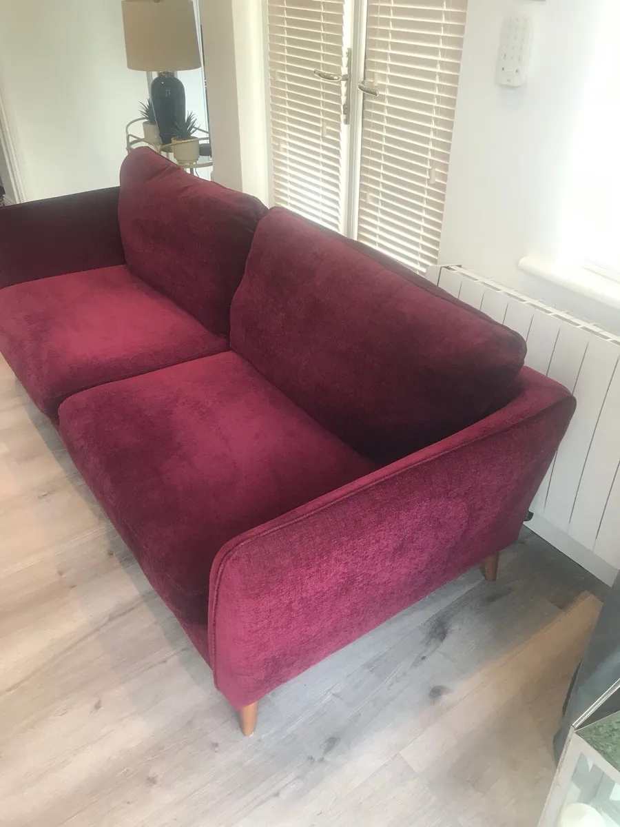Stylish large couch - Image 3