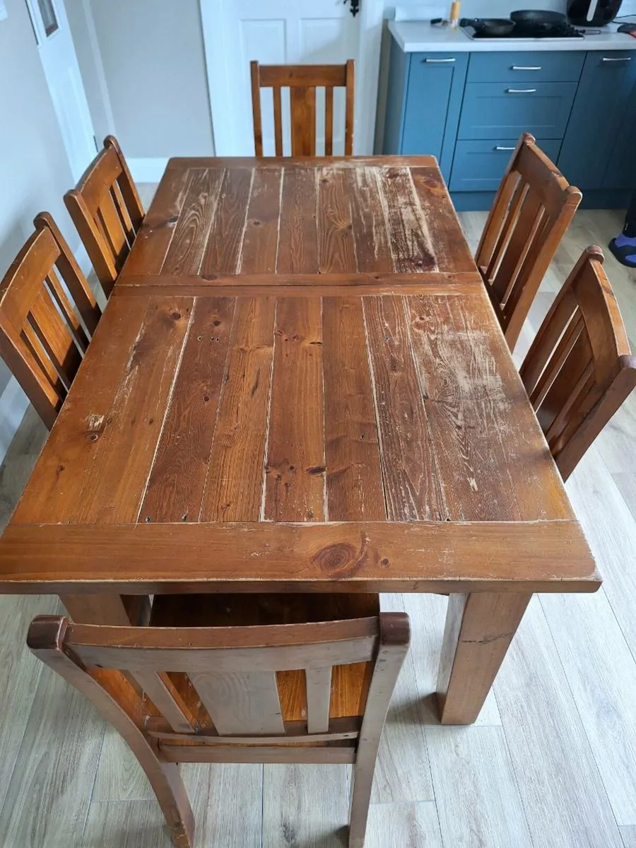 Table and 6 chairs - Image 1