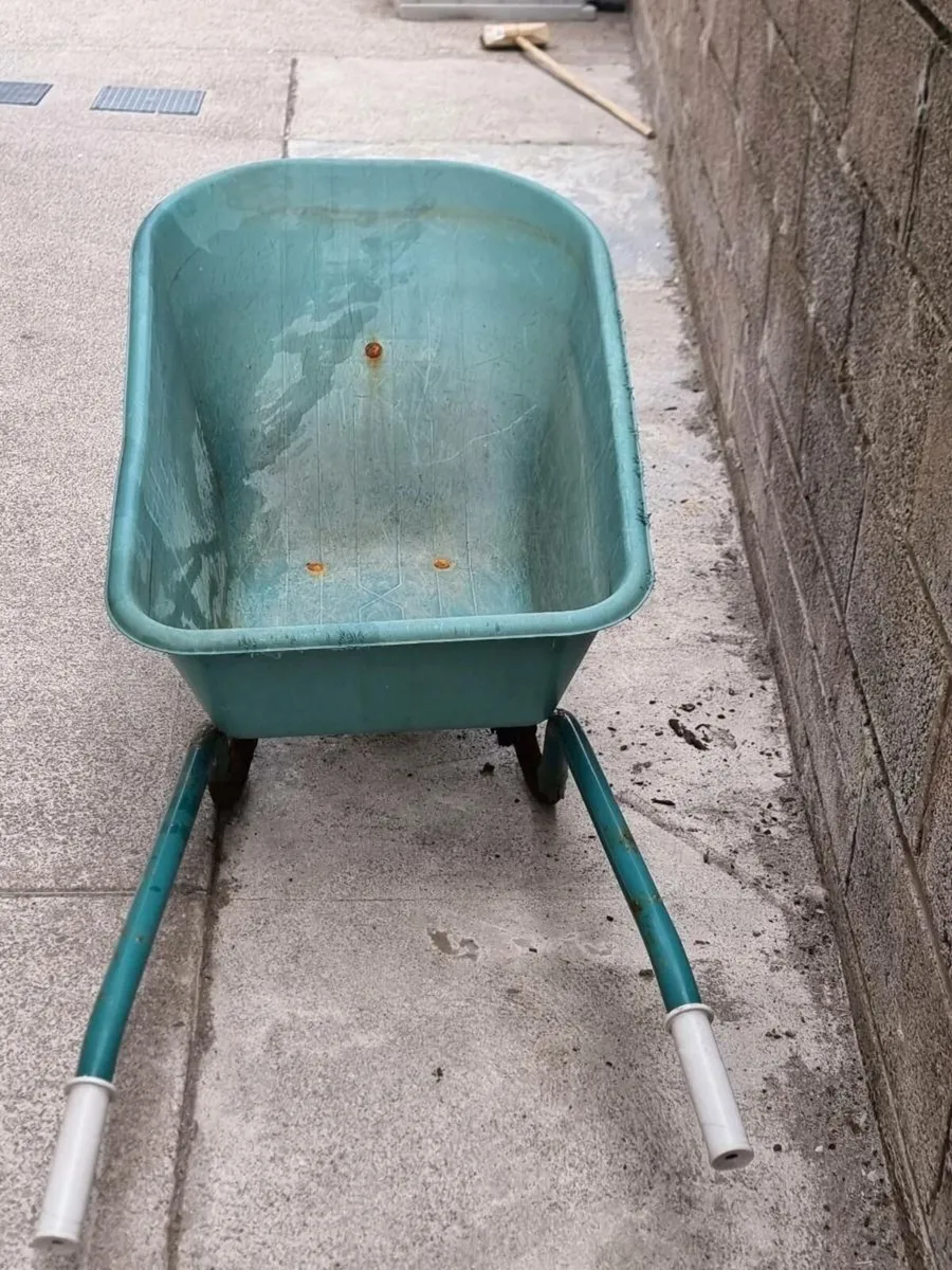 Wheel barrow - Image 1