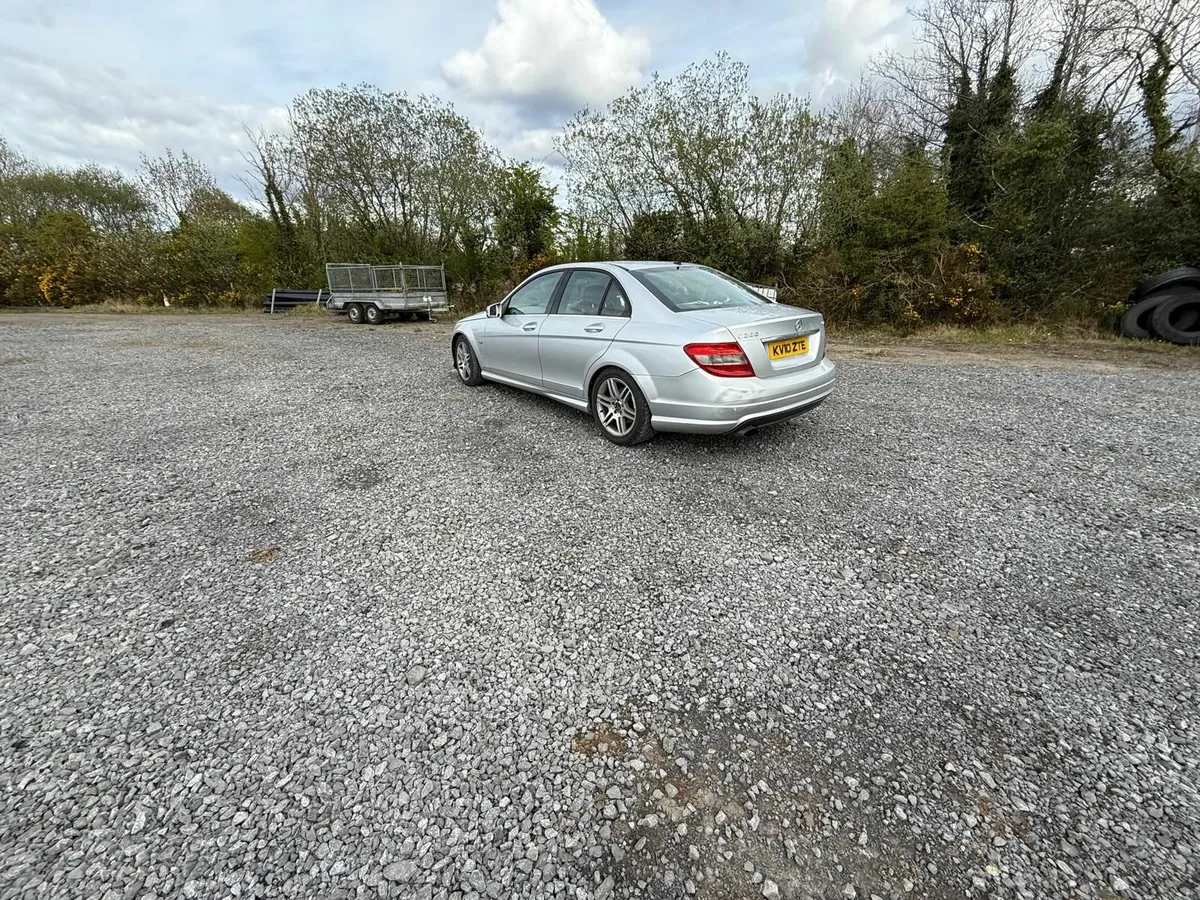 Mercedes-Benz C-Class 2010 - Image 2
