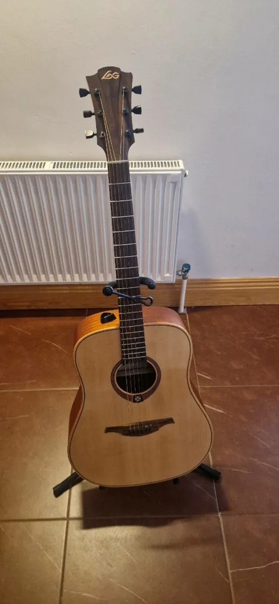 Guitar - Image 4