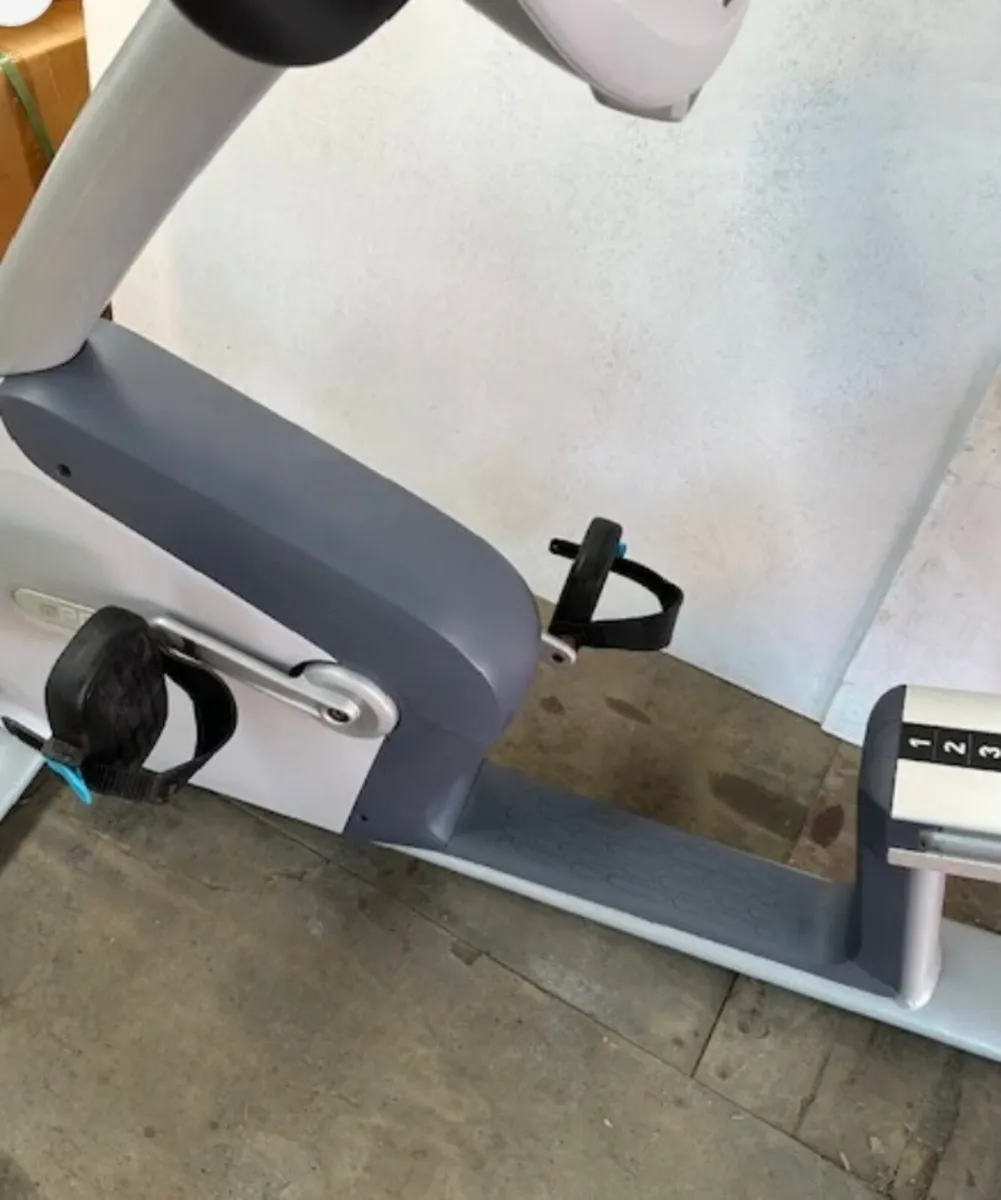 Precor recumbent bike rbk 835 - Image 2