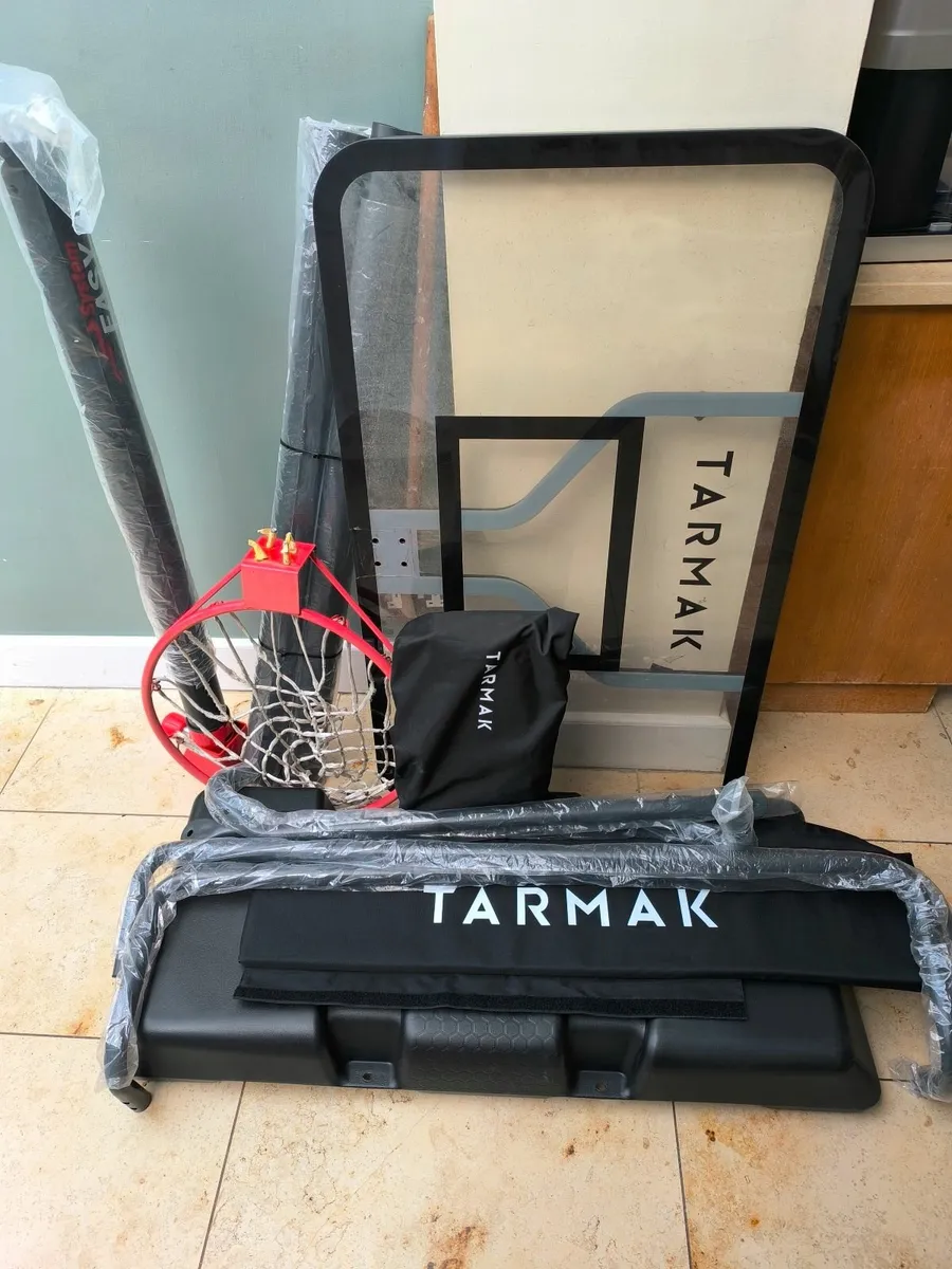 Basketball Stand and Hoop - Image 2