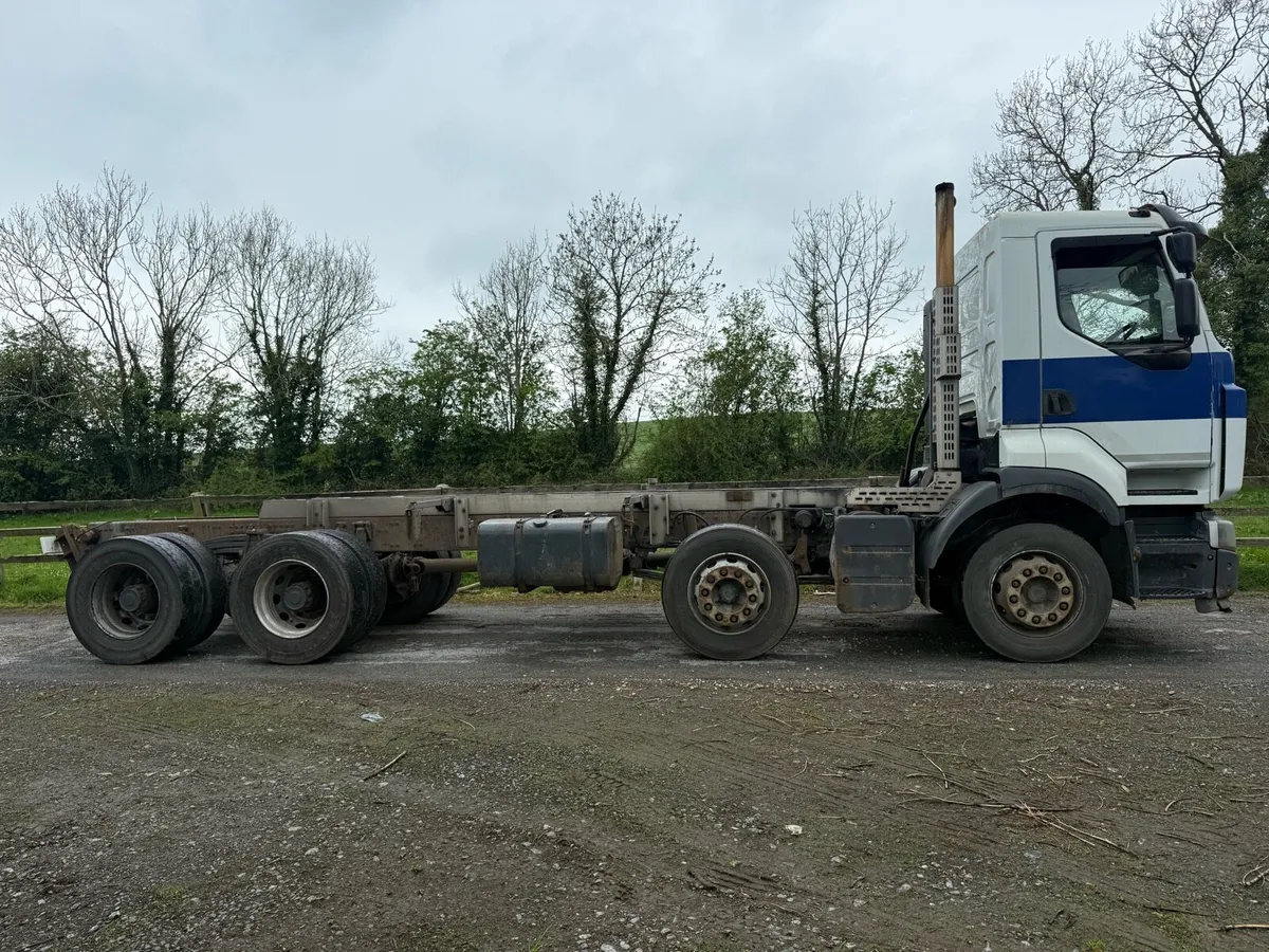 Renault 8x4 Chassis Cab - Image 1