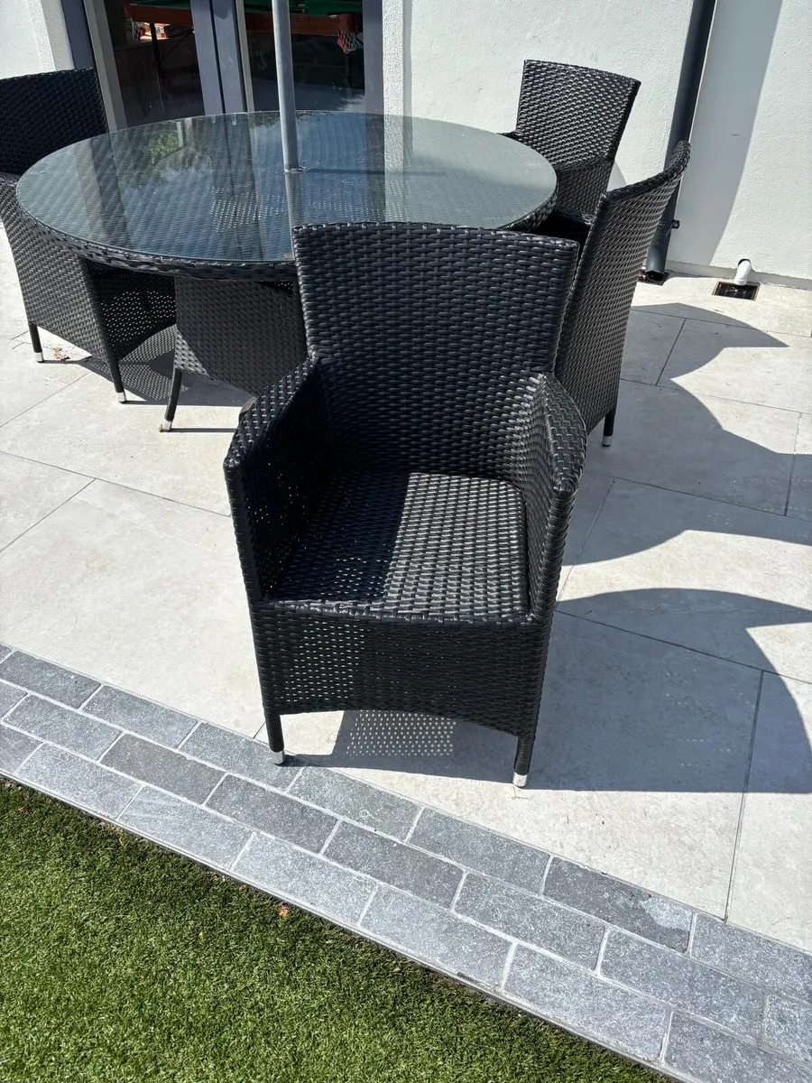 Garden furniture - Image 1