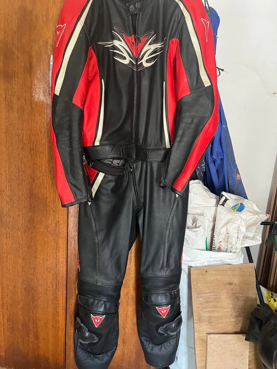 Dainese 2piece leather motorcycle suit - Image 1