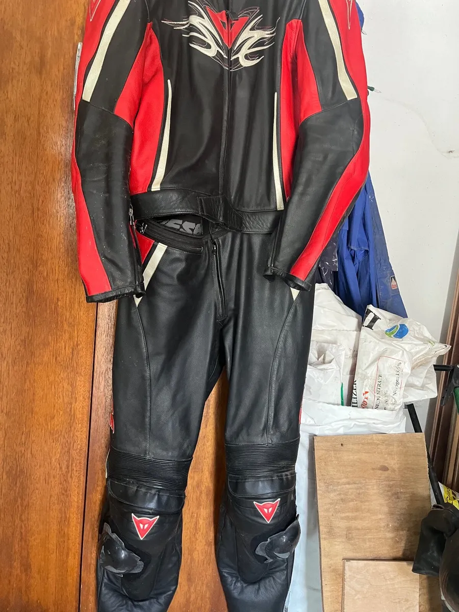Dainese 2piece leather motorcycle suit - Image 3