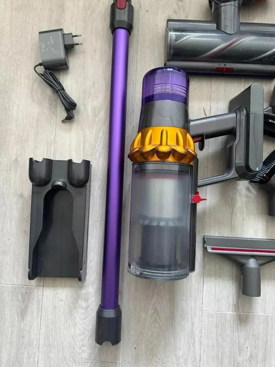 Dyson V15 Cordless Vacuum Cleaner - Image 2
