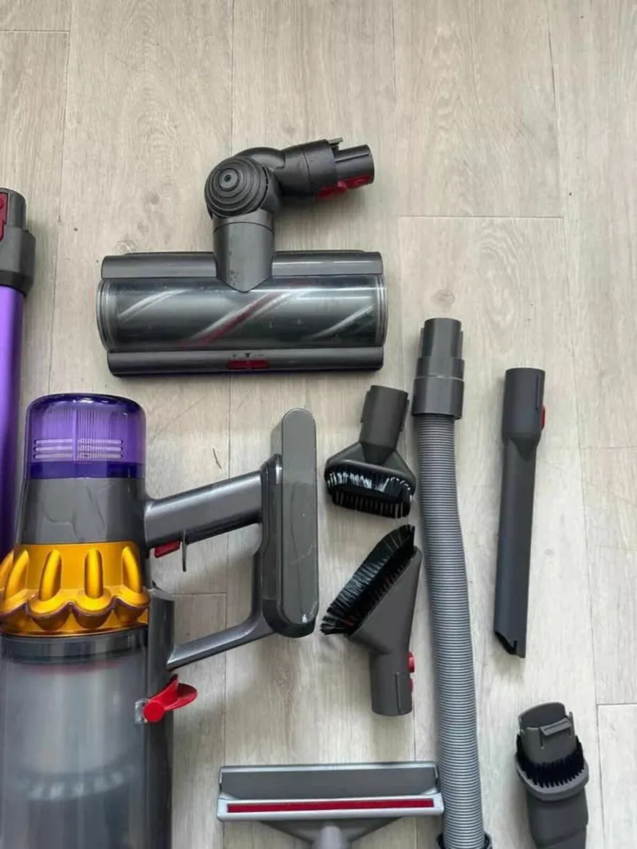 Dyson V15 Cordless Vacuum Cleaner - Image 3
