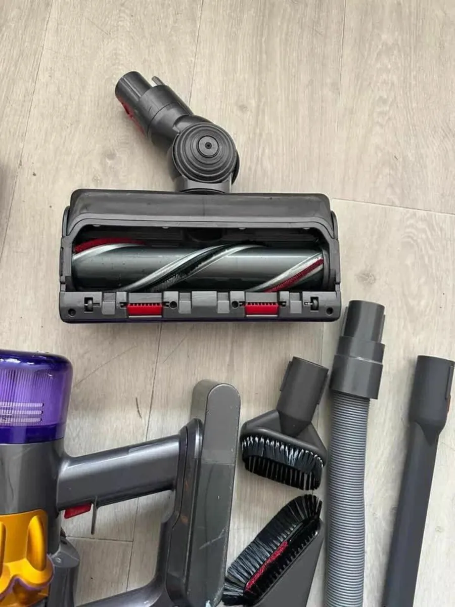 Dyson V15 Cordless Vacuum Cleaner - Image 4