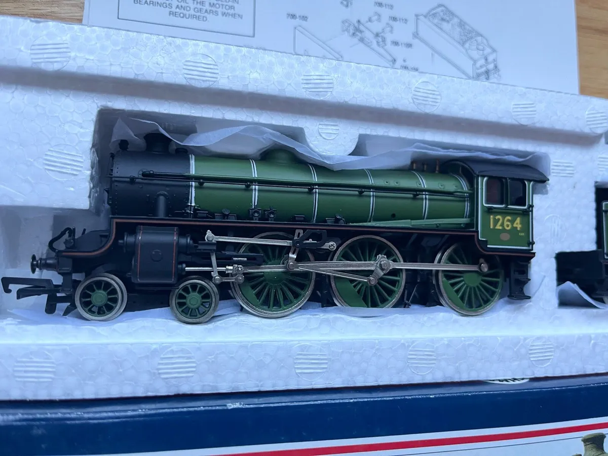 Bachmann LNER 4-6-0 Model Railways Steam Engine - Image 2