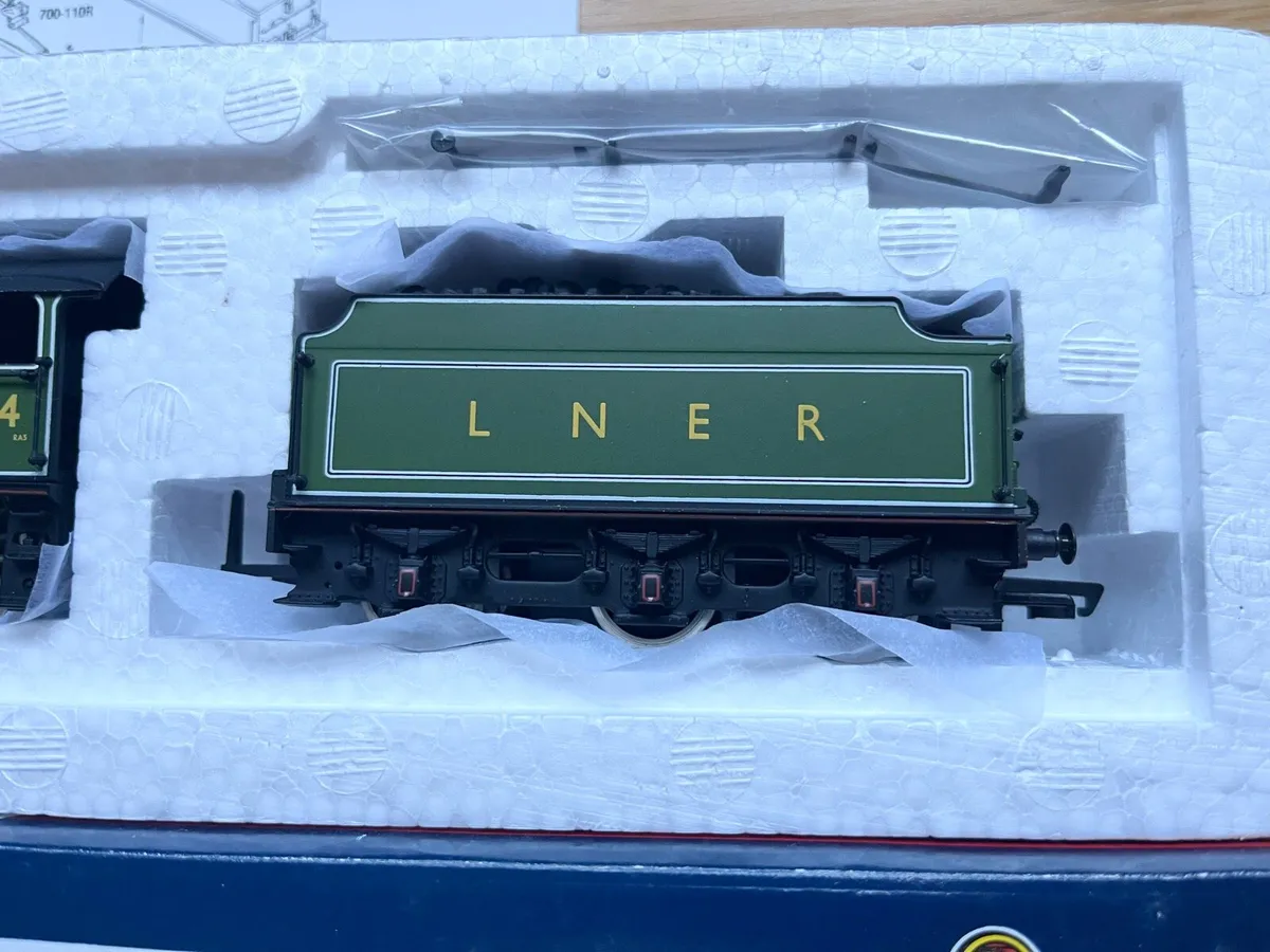 Bachmann LNER 4-6-0 Model Railways Steam Engine - Image 3