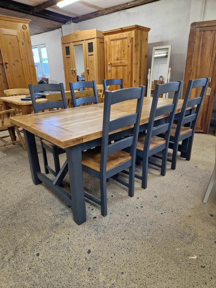 Large solid oak table, 6 chairs,  grey - Image 1