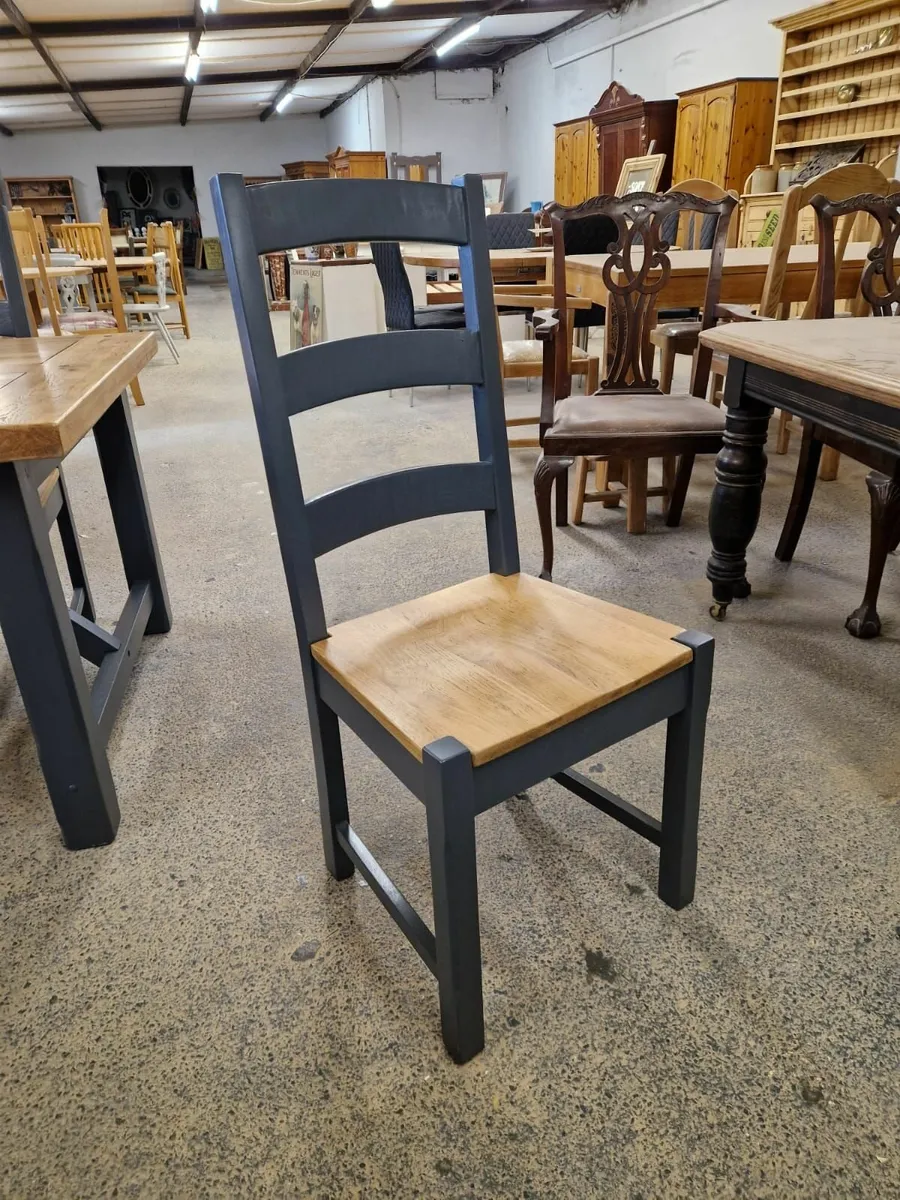Large solid oak table, 6 chairs,  grey - Image 4